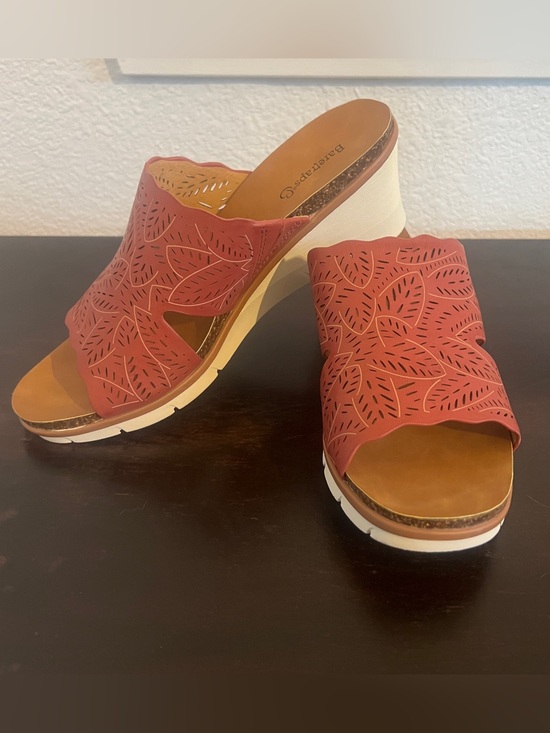BareTraps Shoes - Baretraps Comfort Slide Sandals Women’s 7.5 Coral Pink Laser Cut Floral Comfort
